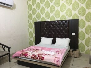 Individually furnished, desk, laptop workspace, blackout curtains