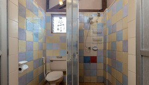 Villa | Bathroom | Shower, bidet, towels