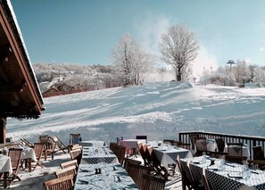 2 restaurantes, com serviço de almoço e jantar; culinária francesa