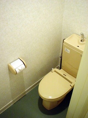 Separate tub and shower, deep soaking tub, hair dryer, electronic bidet - Family Lodge Hatagoya Yamanakako (Yamanakako)