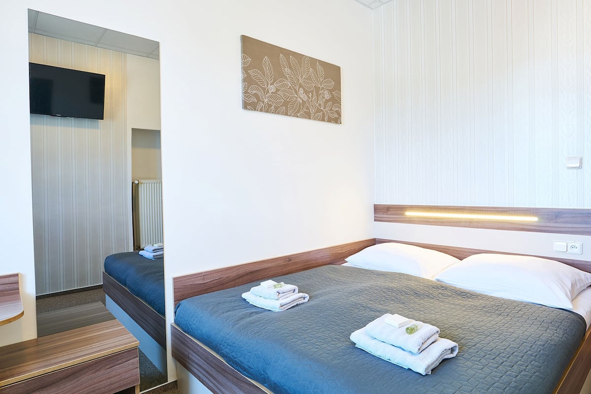 Single Room, Air conditioning | 客房內保險箱、遮光布/窗簾、免費無線上網、床單