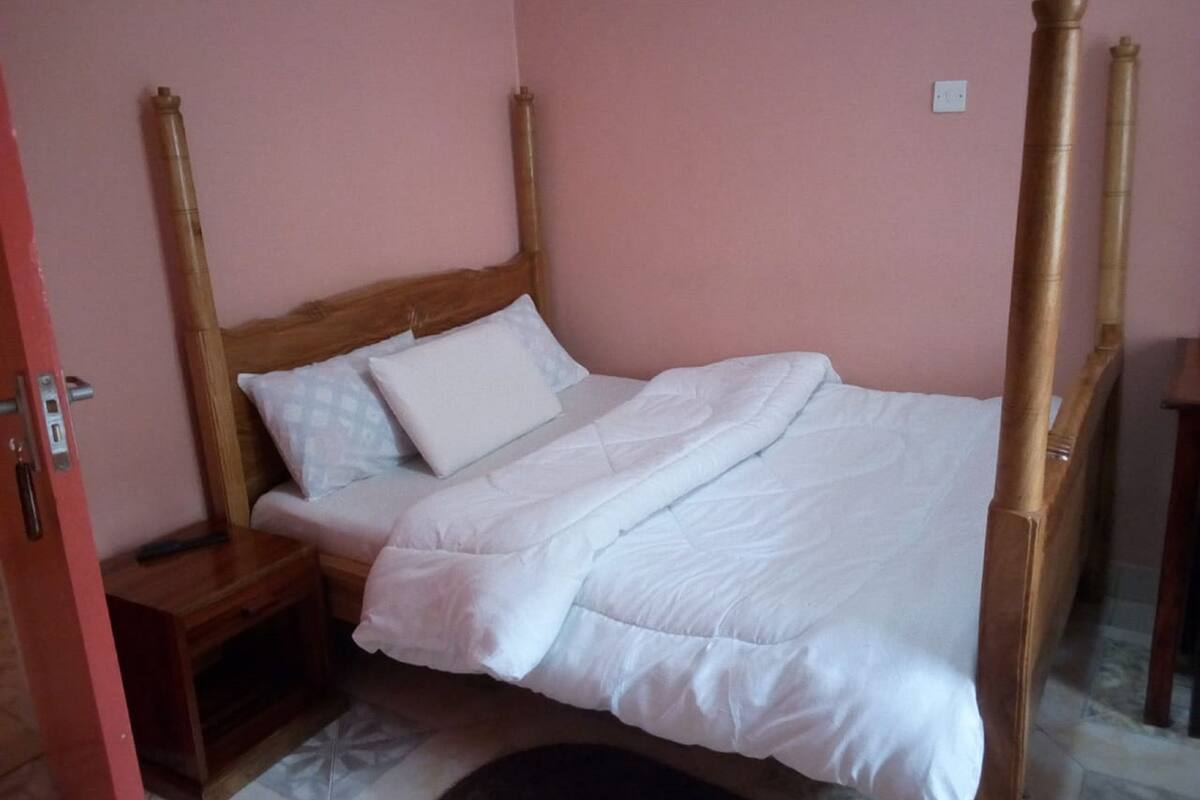 Standard Double Room | Iron/ironing board (on request), WiFi (free), bed sheets