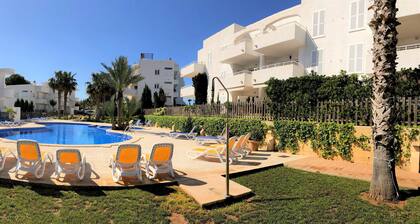 El Puerto I | Elegant Coastal Apartment with Terrace and Pool