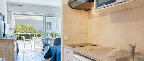 Fridge, microwave, stovetop, coffee/tea maker