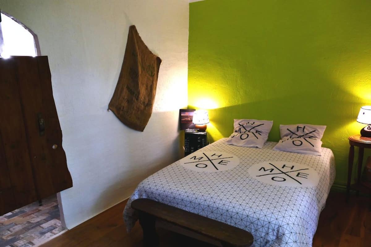 Chambre Double (Voyages) | Literie de qualité supérieure, Wi-Fi gratuit, draps fournis