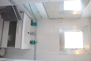 Hair dryer, toilet paper - Nice Central Attic (barcelona)