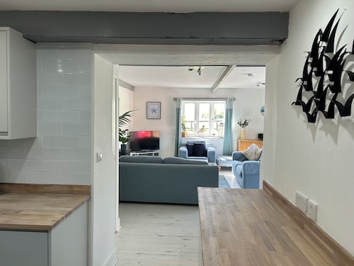 Cottage de caractère du 19ème siècle avec 3 chambres et vue sur le golf