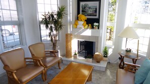 Lobby sitting area - Family Lodge Hatagoya Kobuchisawa (Hokuto)