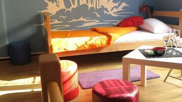 Chambre, salle de bains privée | Fer et planche à repasser, Wi-Fi gratuit, draps fournis