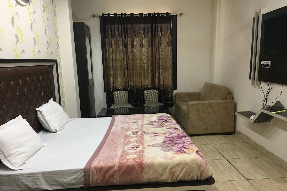 In-room safe, desk, blackout curtains, soundproofing