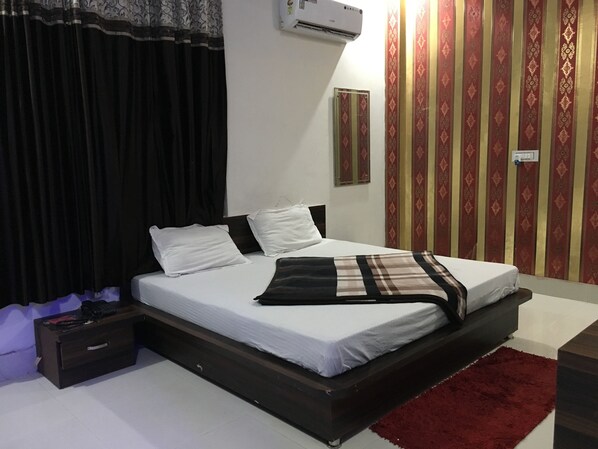 In-room safe, desk, blackout curtains, soundproofing