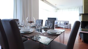 A dining area with a glass table set for four, surrounded by modern chairs. - Italianway - San Bartolomeo 7 (Rapallo)