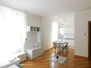 Standard Apartment (Studio - 011) | Living area