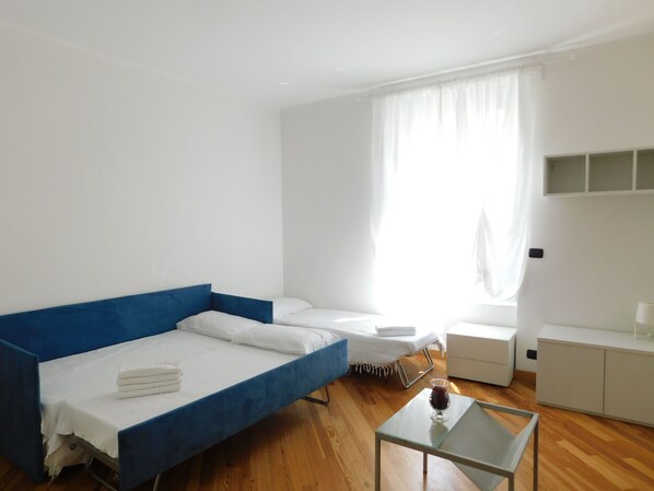 Standard Apartment (Studio - 011) | 1 bedroom, iron/ironing board, free WiFi - Fratelli Asquasciati 53 Apartments (Sanremo)