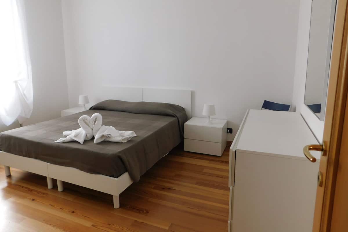 1 chambre, fer et planche à repasser, Wi-Fi gratuit