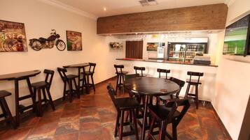 Café da manhã feito na hora grátis todos os dias