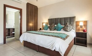 Habitació doble estàndard, 1 llit de matrimoni gran | Llençols de cotó egipci i roba de llit d'alta qualitat 