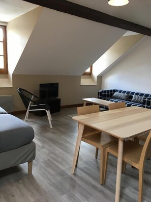 Leilighet, 1 soverom | Oppholdsområde | Flatskjerm-TV