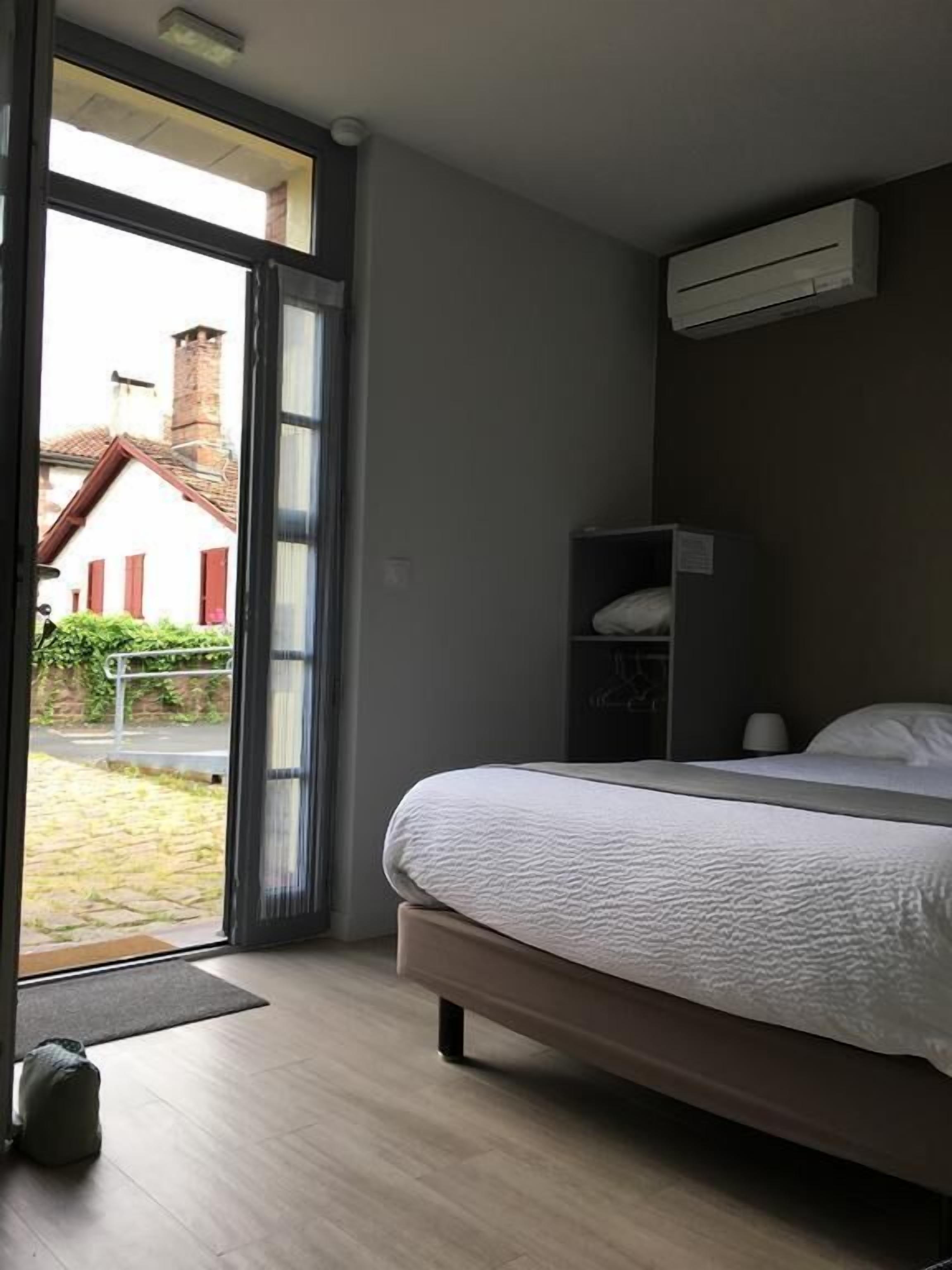 Habitación doble, planta baja | Vistas al patio