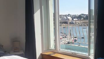 1 slaapkamer, een strijkplank/strijkijzer, wifi, beddengoed