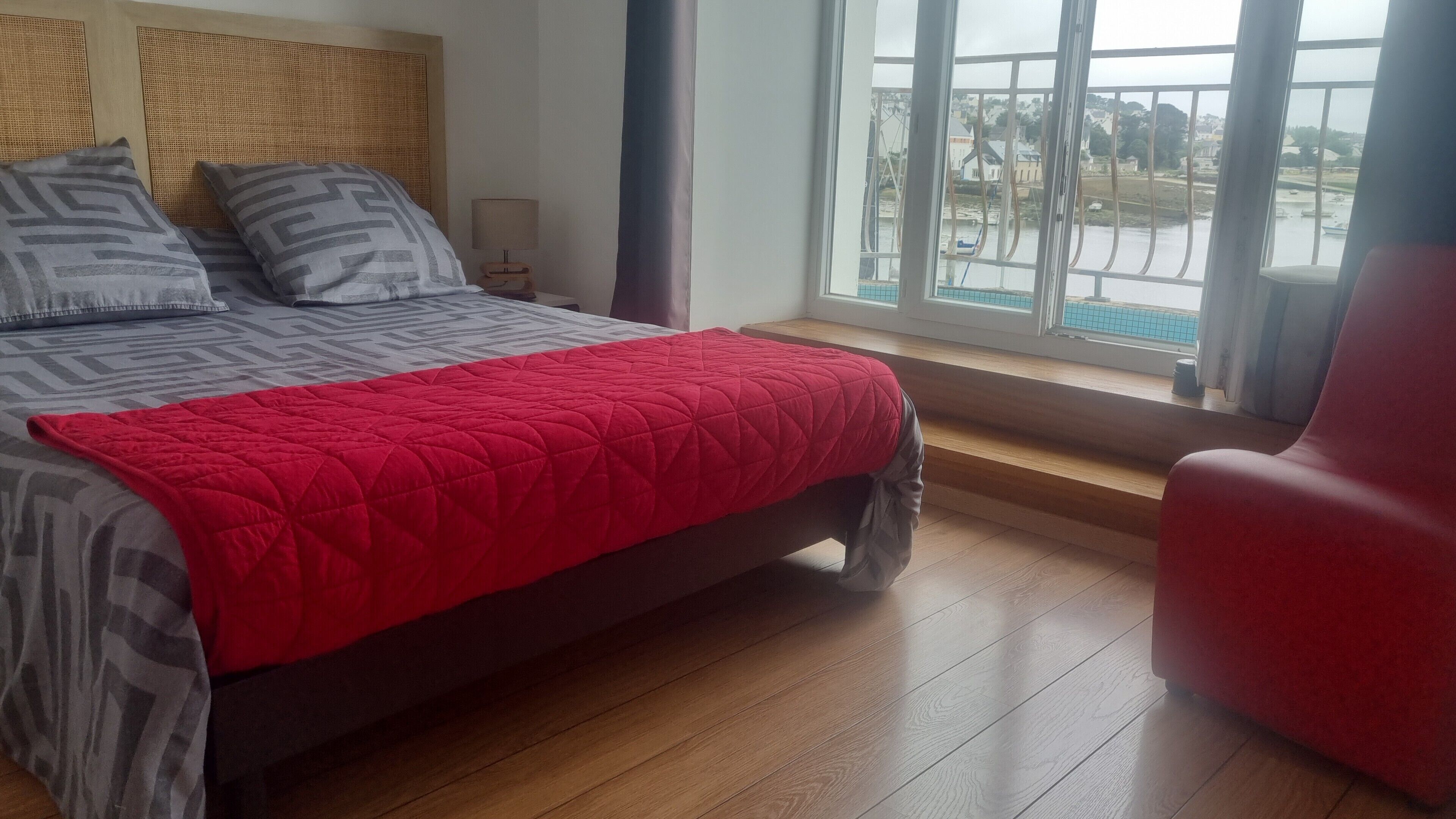 1 chambre, fer et planche à repasser, Wi-Fi, draps fournis