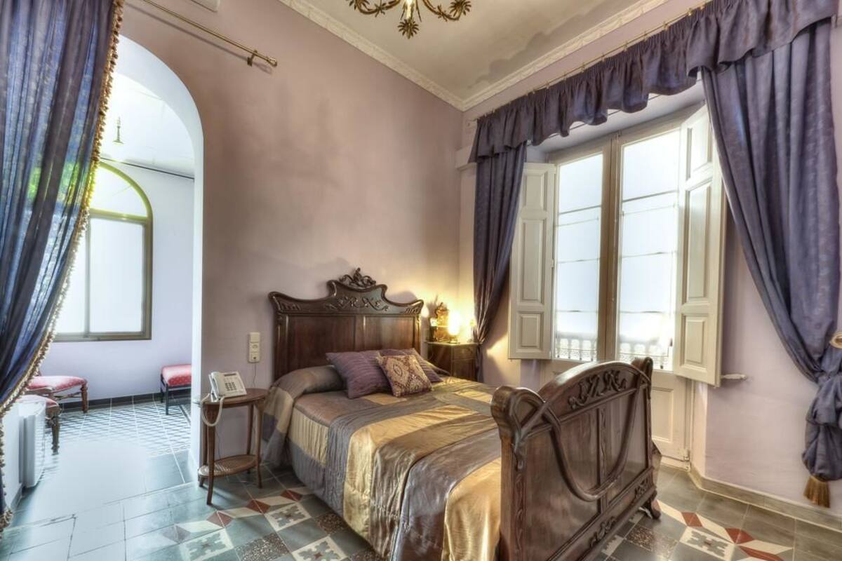 Double Room (Lilà) | Bar mini, meja, langsir/tirai gelap terus, katil lipat simpan/tambahan 