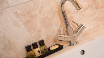 Classic Double Room | Bathroom