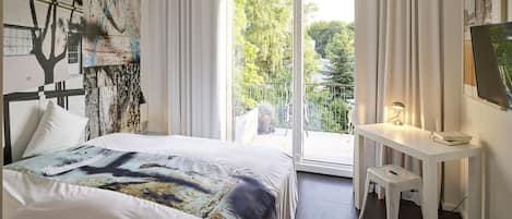 Ropa de cama hipoalergénica, escritorio, wifi gratis y ropa de cama