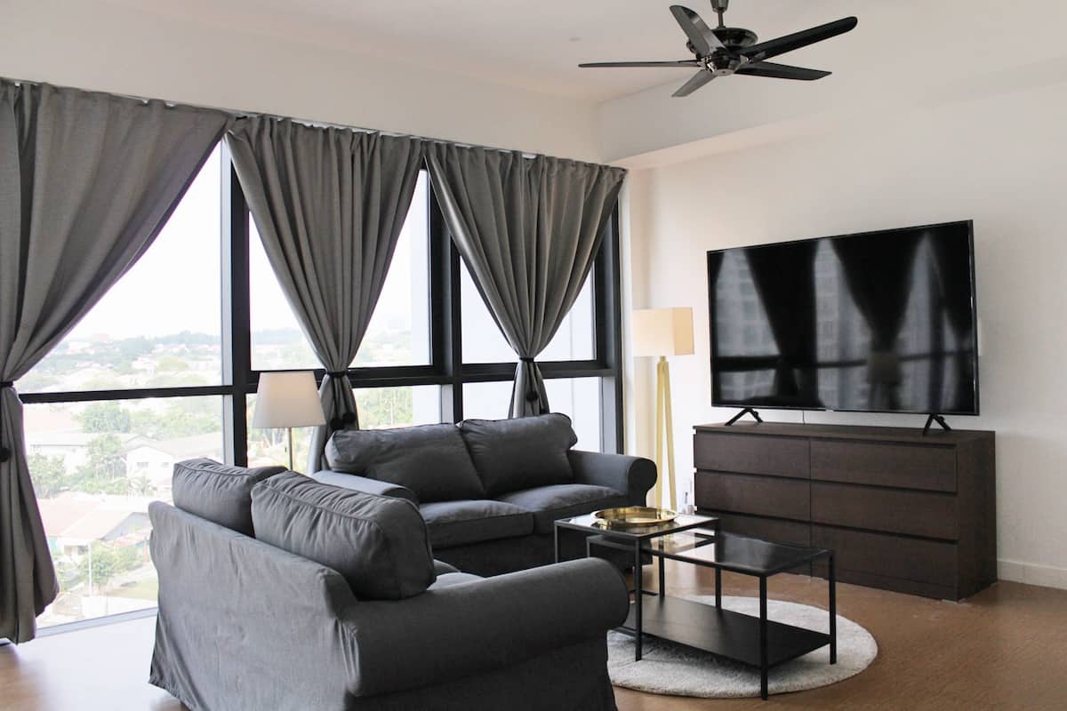 Quarto superior | Área de estar | Smart TV 60 polegadas com canais digitais, TV