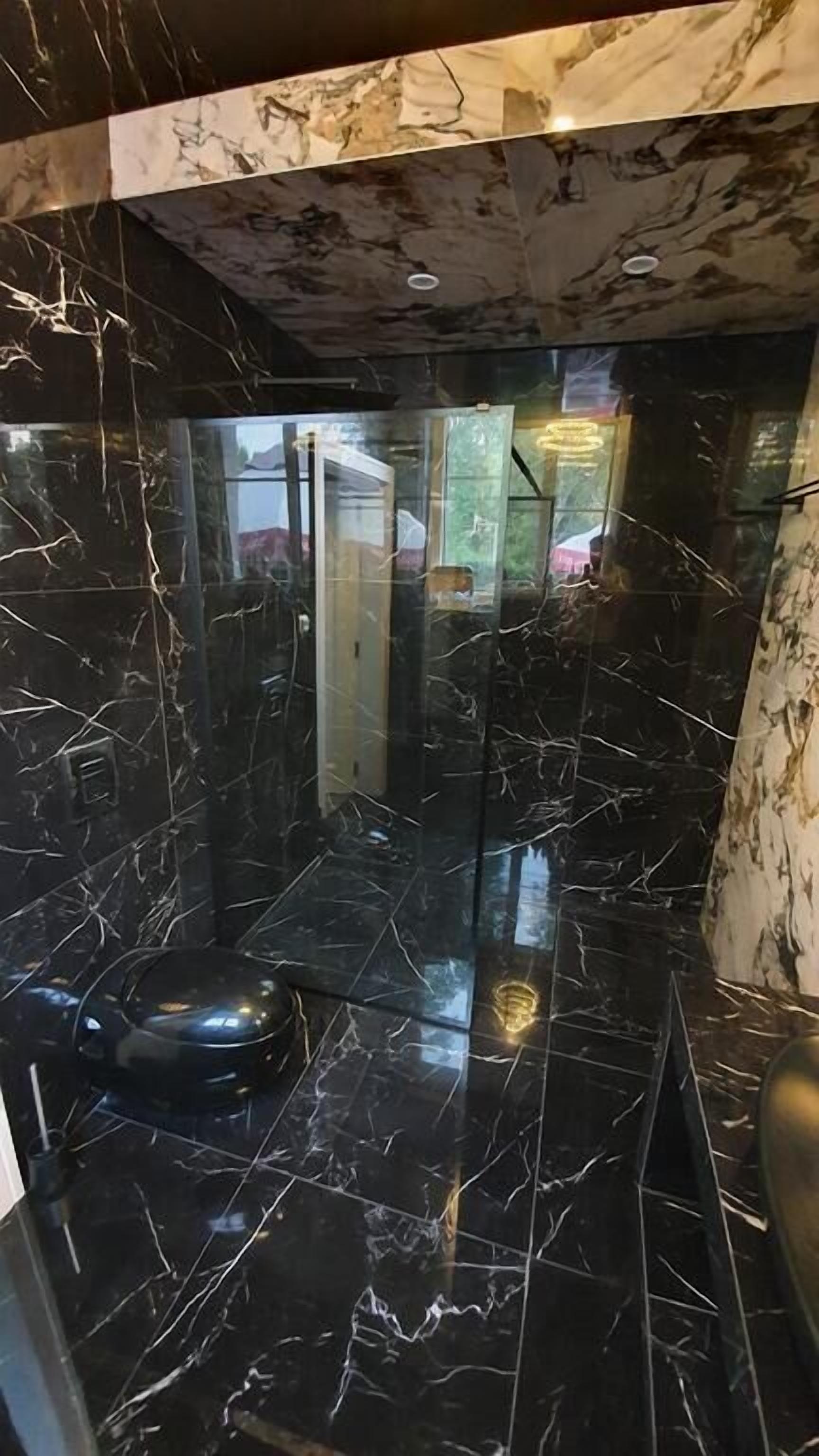 Deluxe Double Room | Bathroom | Towels