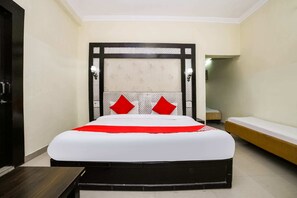Room - OYO 44108 The Royal Hotel And Resorts (Nivari)