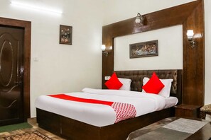 Room - OYO 44108 The Royal Hotel And Resorts (Nivari)