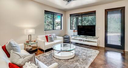 UUSI! Moderni Sedona Studio w / patio, kävele polkuja!