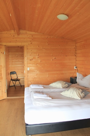 Family Room, Private Bathroom | Blackout drapes, free WiFi, bed sheets