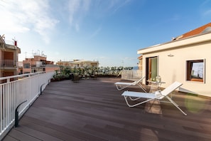 Sun deck