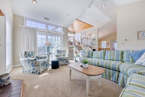 Fernseher, Kamin, DVD-Player, Stereoanlage