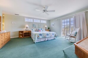 4 bedrooms, WiFi, bed sheets - Chapman - 2 Blocks to Beach Access - Resort Amenities (Duck)