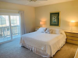 4 bedrooms, iron/ironing board, WiFi (free), bed sheets - LITTLE is only 1 block walk to beach access - 4 BR - sleeps 8 (Duck)