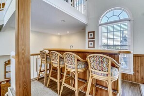 Interior - LITTLE is only 1 block walk to beach access - 4 BR - sleeps 8 (Duck)