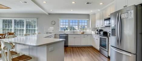 Coffee/tea maker, fridge, microwave, oven