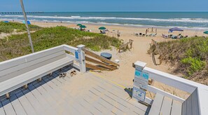 Beach nearby, beach towels - LITTLE is only 1 block walk to beach access - 4 BR - sleeps 8 (Duck)