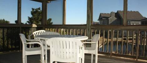 屋外ダイニングエリア