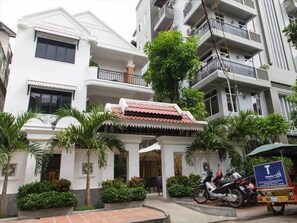 Exterior - Brigade Manager Hotel (Phnom Penh)
