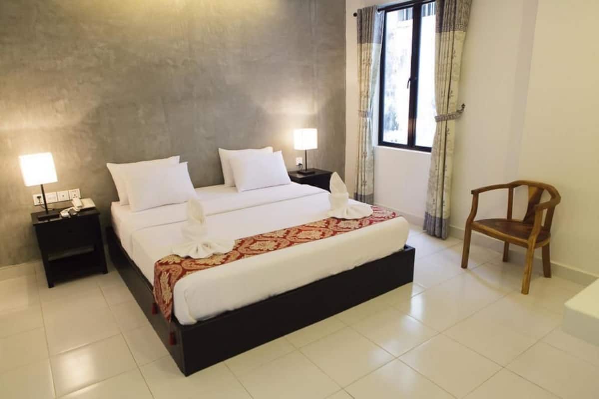Standard Double Room, 1 Double Bed, Non Smoking, Refrigerator | In-room safe, blackout drapes, soundproofing, WiFi (free)