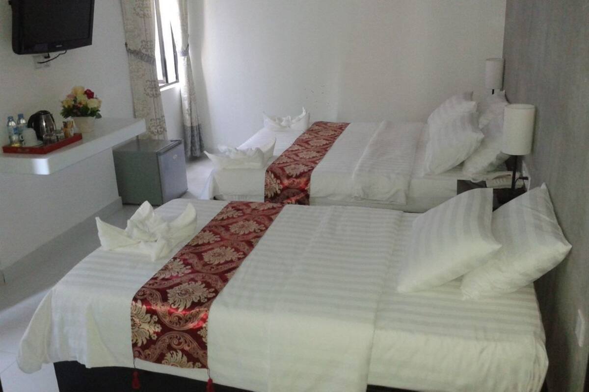 Family Triple Room, Non Smoking | In-room safe, blackout drapes, soundproofing, WiFi (free)