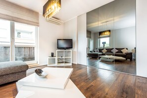 Comfort Apartment | Living room | TV - Super-Apartamenty - Targi Poznanskie (Poznan)
