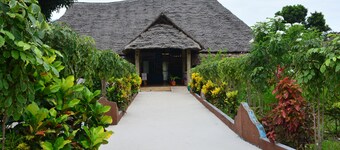 MEREMETA LODGE MAFIA ISLAND