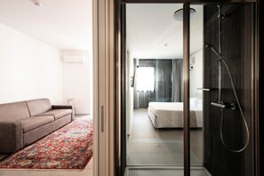 1 bedroom, bed sheets