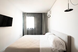 1 bedroom, bed sheets