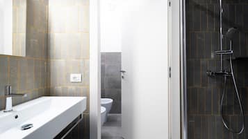 SĂšche-cheveux, serviettes fournies